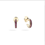 Romantische Rubinen machen diese Ohrringe zu dem perfekten Valentinstags-Geschenk. Die zeitlosen Ohrringe von Pomellato sind ein echter Hingucker und werten wirklich jedes Outfit auf! Erhältlich für 2.300 Euro.
