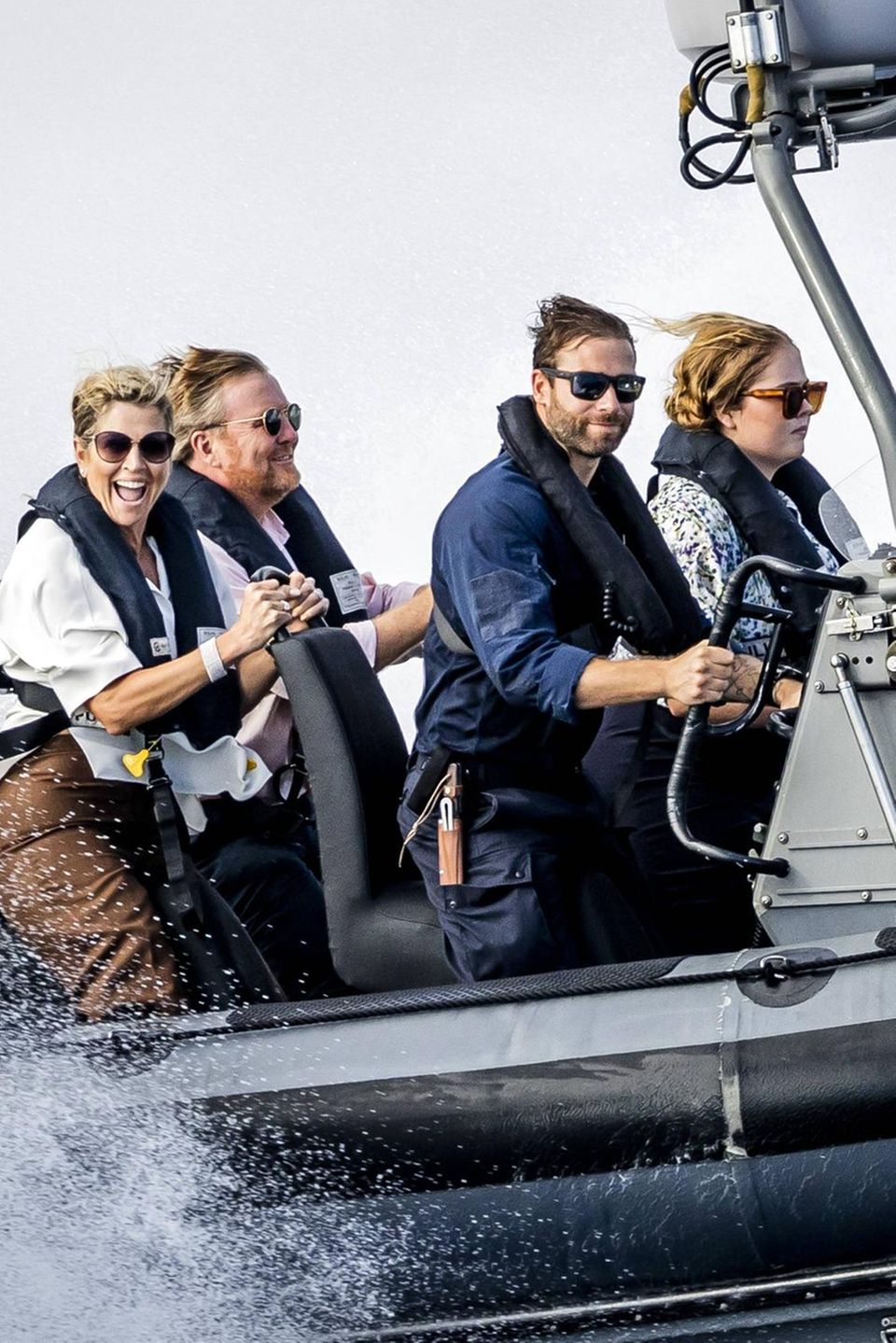 Niederländische Königsfamilie: auf Schnellboot