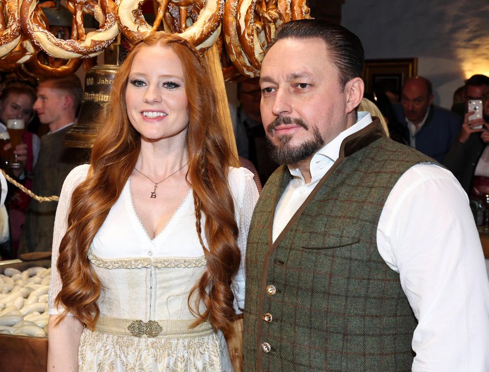 Barbara Meier: Barbara Meier mit Ehemann Klemens Hallmann bei der Stanglwirt-Weißwurstparty am 20. Januar 2023 in Kitzbühel. Barbara Meier mit Ehemann Klemens Hallmann bei der Stanglwirt-Weißwurstparty am 20. Januar 2023 in Kitzbühel.