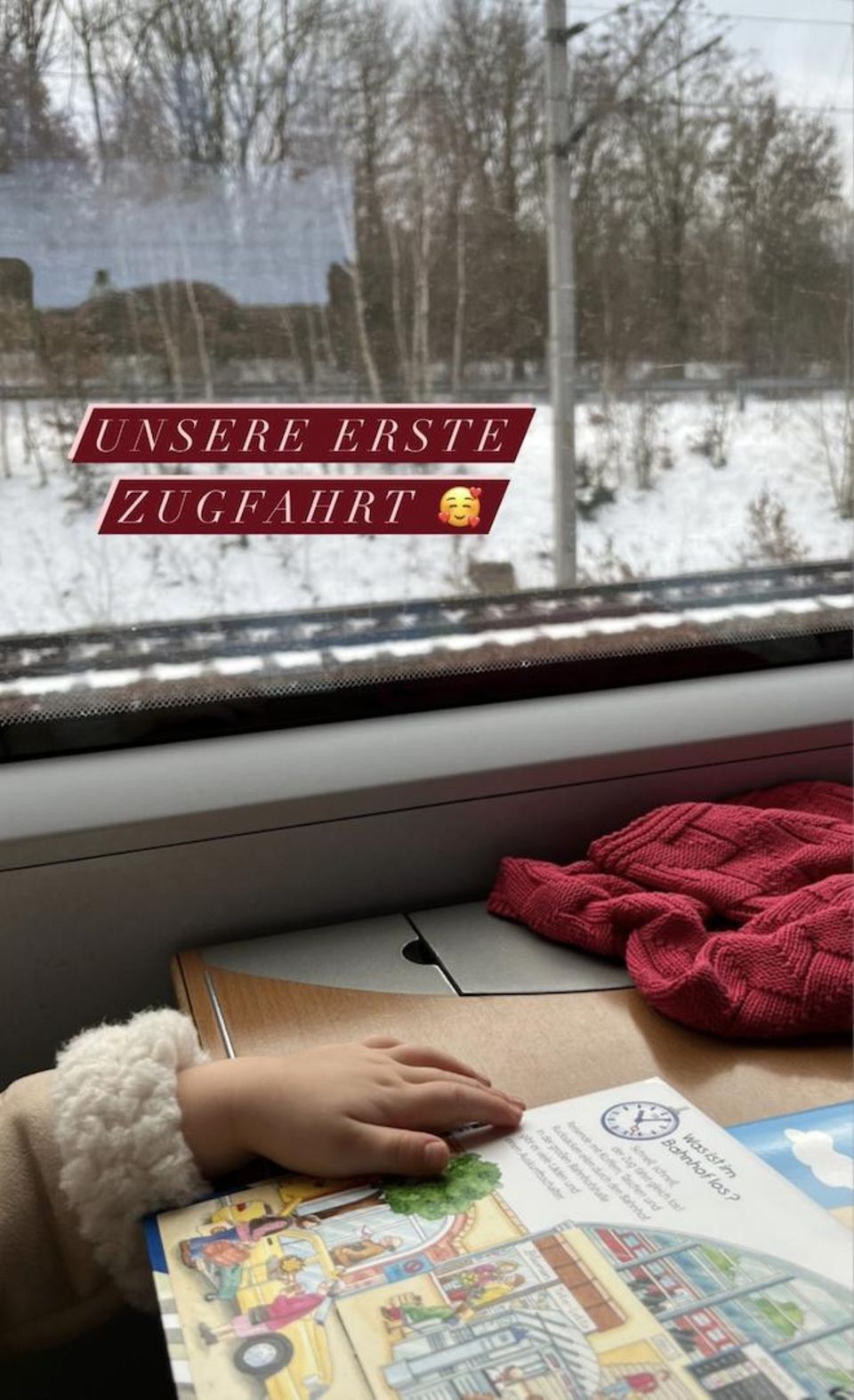 Barbara Meier: Für Barbara Meiers Tochter Marie-Therese war die erste Zugfahrt sehr aufregend. Für Barbara Meiers Tochter Marie-Therese war die erste Zugfahrt sehr aufregend.