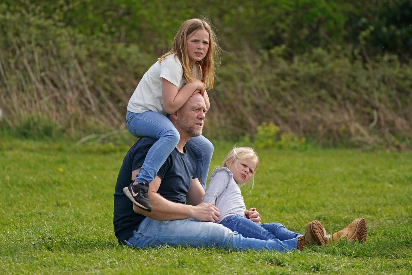 Mike Tindall mit seinen Töchtern Mia und Lena 