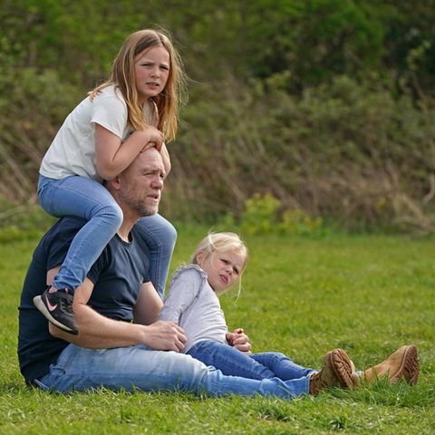 Mike Tindall mit seinen Töchtern Mia und Lena 