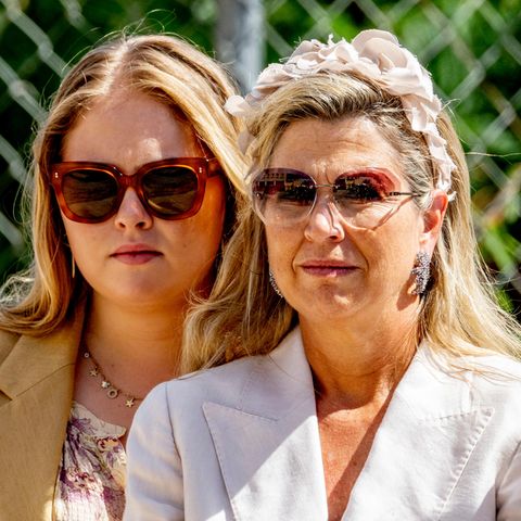 Prinzessin Amalia und Königin Máxima: Statement-Sonnenbrillen finden Mutter und Tochter richtig gut.