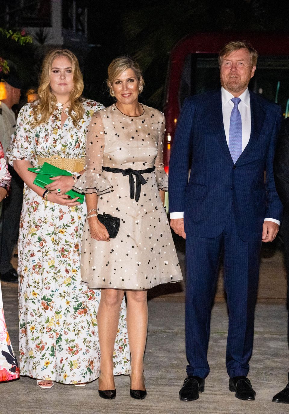 Die niederländischen Royals sind für den Empfang des Gouverneurs besonders festlich gekleidet. 