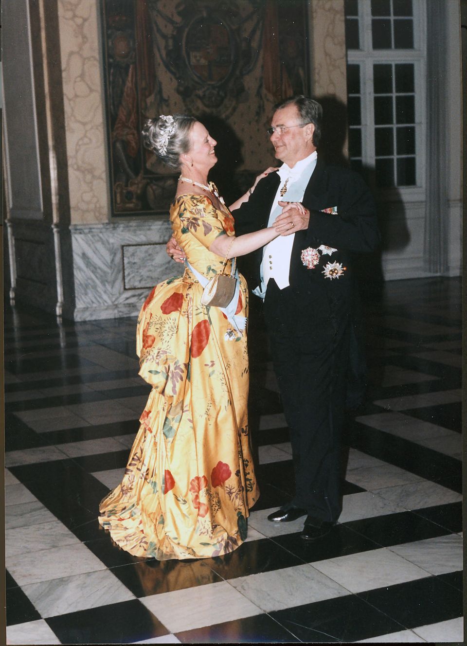 Königin Margrethe beim Fest zu Ehren von Prinz Henriks 60. Geburtstag im Juni 1994 auf Schloss Christiansborg in Kopenhagen.