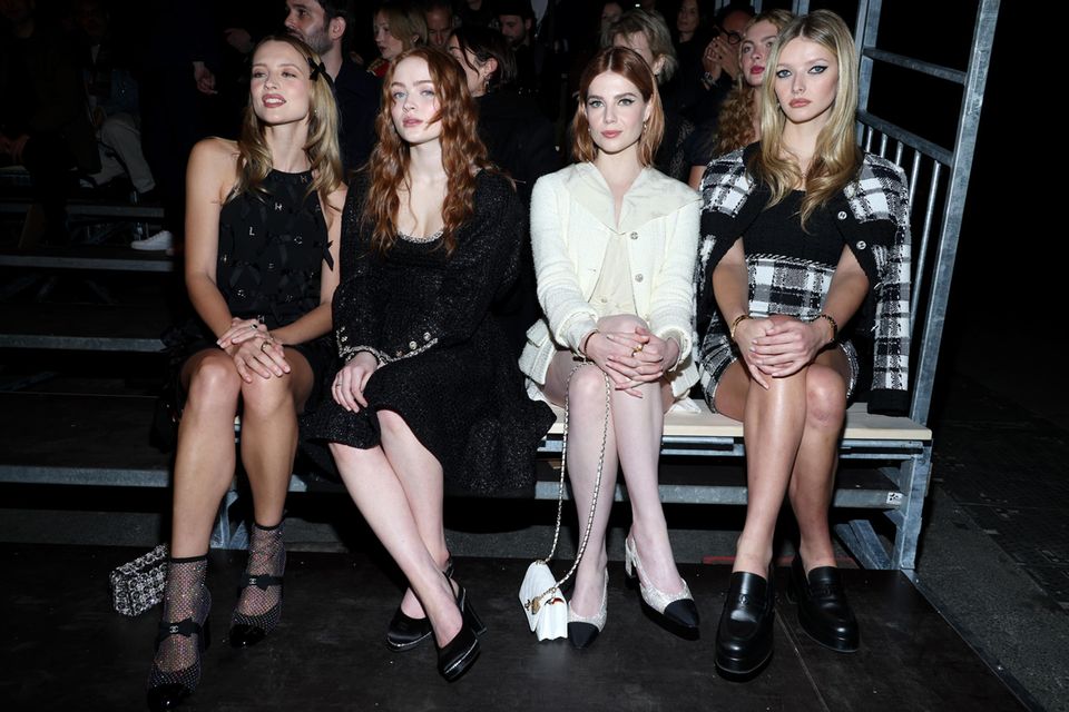 Angèle, Sadie Sink, Lucy Boynton und Apple Martin bei der Haute Couture Show von Chanel für Sommer 2023 