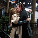 9. Februar 2023  Darauf haben die "Sex and the City"-Fans lange gewartet. Während der Dreharbeiten zur zweiten Staffel der Serie "And Just like That …" finden Carrie und Aidan wieder zueinander. Die romantische Kussszene der zwei Charaktere promoten Sarah Jessica Parker und John Corbett fleißig auf ihren Instagram-Kanälen. Mit, "Das ist keine Übung", schürt die Hollywood-Schauspielerin die Gerüchte um ein Liebescomeback der beiden Serien-Figuren.