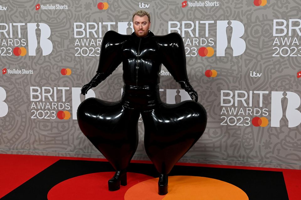 Brit Awards 2023: Die ausgefallensten Looks vom Red Carpet | GALA.de