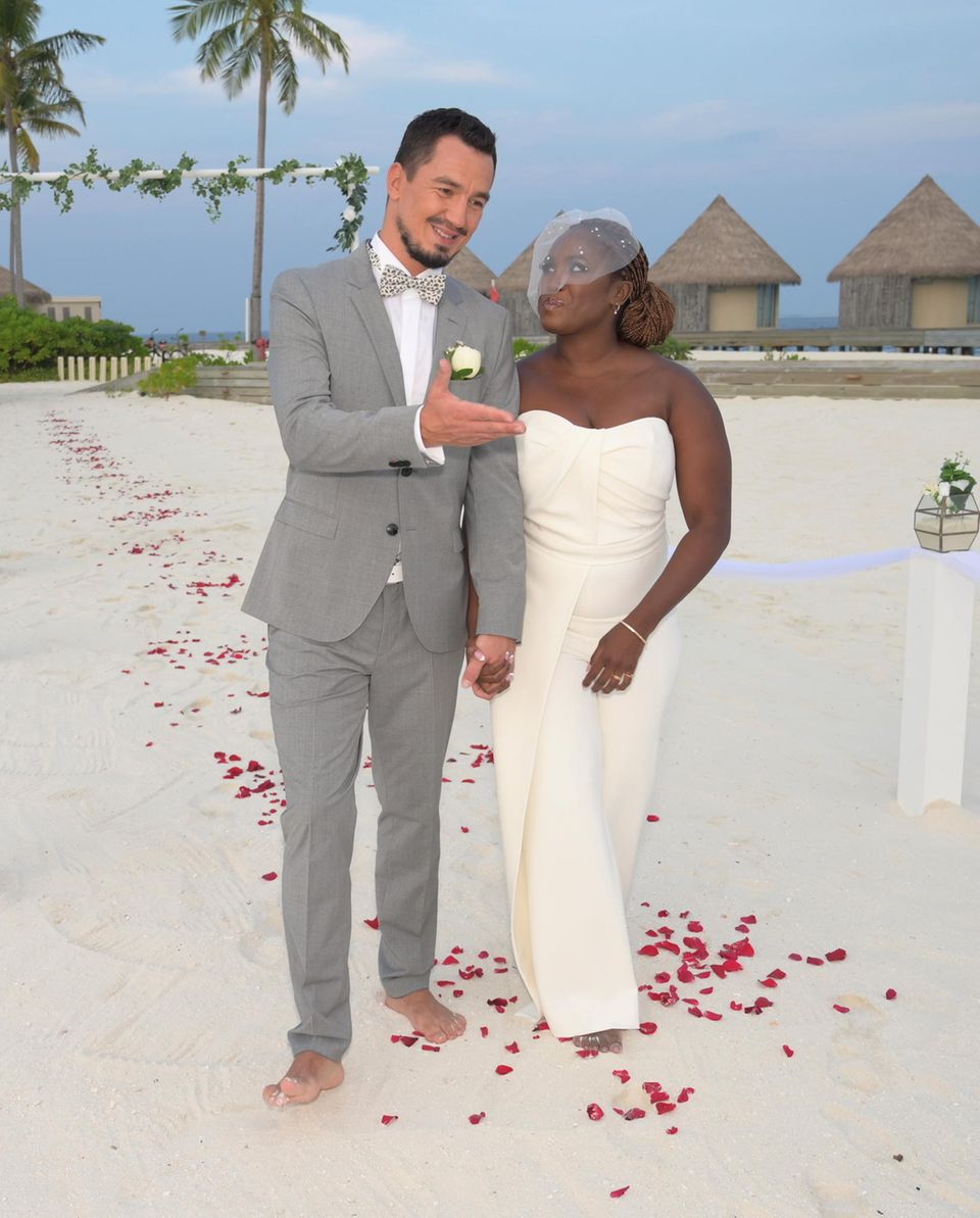 Im Luxusresort Malediven Intercontinental Maamunagau Resort genossen sie Hochzeit und Flitterwochen