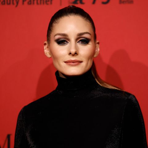 Am zweiten Tag der Berlinale 2023 kann vor allem das ARMANI Beauty X Harper's Bazaar Dinner mit interessanten Beauty-Looks aufwarten. Ganz vorne mit dabei ist Olivia Palermo, die auf dramatische Cat Eyes setzt. Doch nicht nur ihr Make-up von Armani Beauty ist ein Hingucker ...