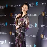 Michelle Yeoh, nominiert ihre ihre Hauptrolle in "Everything Everywhere All at Once" bezaubert im exotisch gemusterten Chiffon-Kleid.