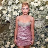 Ähnlich funkelt und glitzernd geht es bei Florence Pugh zu.