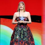 Bei der Verleihung des European Shooting Star 2023 Awards steht Leonie Benesch im Mittelpunkt. Mit ihrem fantasievollen Bustier-Look hat sie sich für ihren Augenblick den perfekten Look ausgesucht.