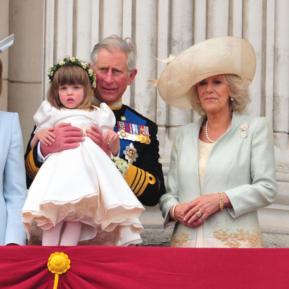 König Charles und Königin Camilla 2011 mit Enkelin Eliza Lopes