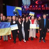 Gemeinsam gegen Gewalt: Claudia Roth, Golshifteh Farahani, Kristen Stewart, und ukrainische Filmschaffende setzen ein Zeichen ihrer Solidarität mit der Ukraine. 