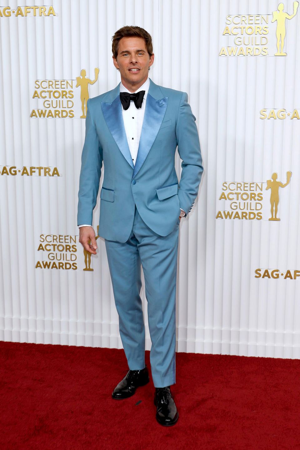 Bei den Männern sorgt James Marsden im hellblauen Las-Vegas-Look für eine farbliche Abwechslung.