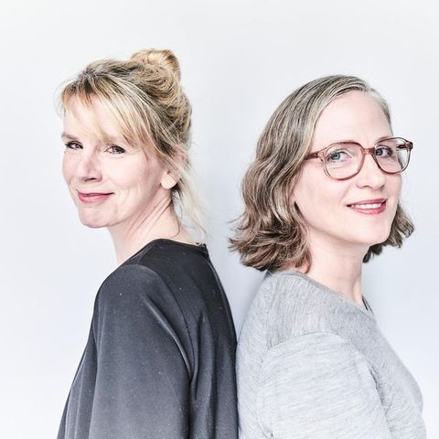 MENO AN MICH– Der Podcast für Frauen im mittleren Alter mit den Hosts Julia Schmidtz-Jortzig und Diana Helfrich.