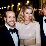Was für eine schöne Überraschung! Der Staatsbesuch in der Slowakei wird am Mittwochabend zum Familientreffen. Neben ihren Gastgebern Präsidentin Zuzana Caputova und Juraj Rizman trifft Königin Máxima beim Konzert im Nationaltheater von Bratislava auf ihren Bruder Juan Zorreguieta. Die Wiedersehensfreude scheint bei beiden groß zu sein, und das Geschwisterpaar posiert strahlend für die Kameras. 