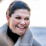 Kronprinzessin Victoria wirkt an ihrem Ehrentag ebenfalls mehr als zufrieden, 