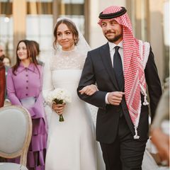 Familiensache: Prinzessin Iman wurde von ihrem älteren Bruder, dem jordanischen Kronprinzen Al-Hussein bin Abdullah II, zu der Hochzeitszeremonie begleitet. Auch er heiratet demnächst! Im Laufe des Jahres gibt er seiner Verlobten Rajwa Al Saif das Jawort.