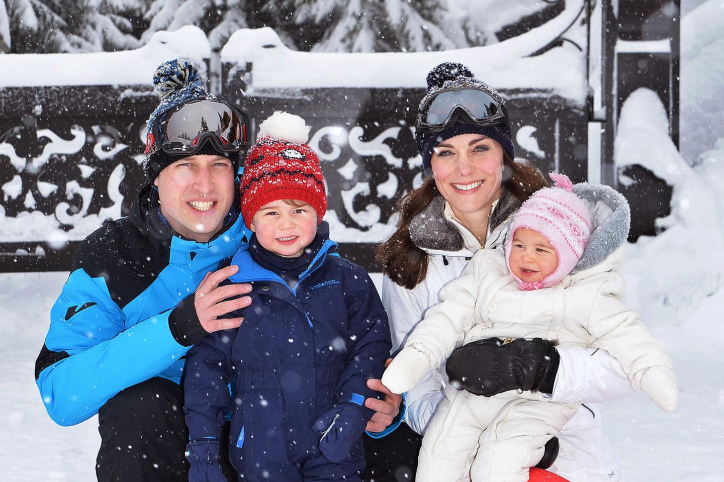 Prinz William und Catherine, Princess of Wales, mit Prinz George und Prinzessin Charlotte im Skiurlaub im März 2016