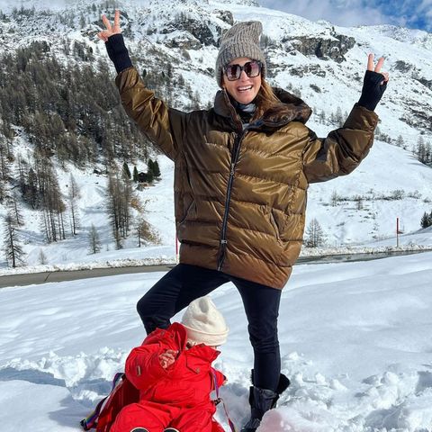 Stars im Schnee: Jana Schölermann mit Baby