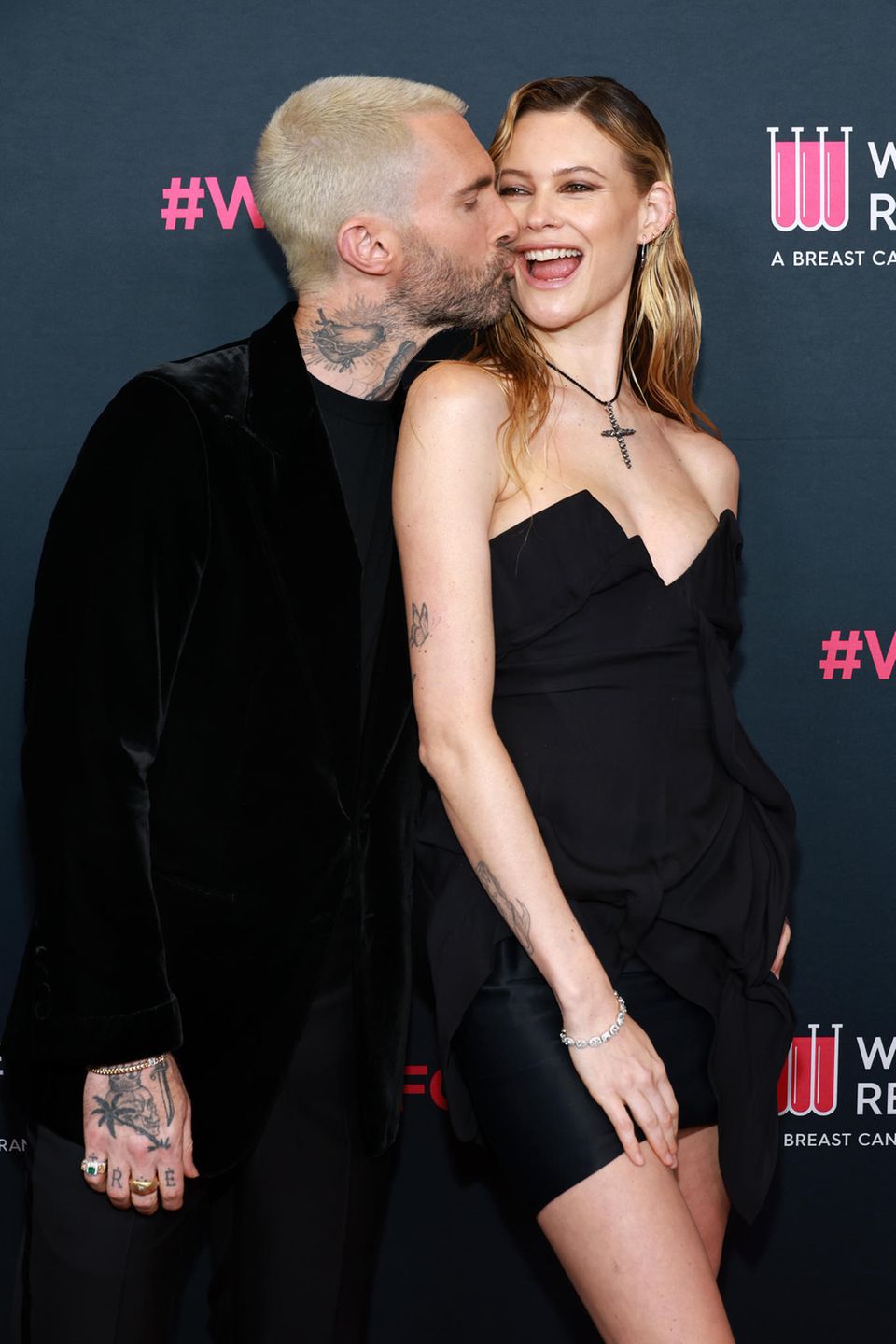 Promi-Küsse: Adam Levine und Behati Prinsloo Promi-Küsse: Adam Levine und Behati Prinsloo