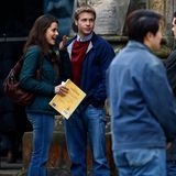 17. März 2023  Kürzlich sind die Dreharbeiten zur finalen sechsten Staffel von "The Crown" an den Start gegangen. Endlich dürfen Serien-Fans einen Blick auf Meg Bellamy als damalige Kate Middleton und Ed McVey als Prinz William werfen.