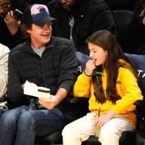 Beim Sport in der ersten Reihe: Hier werden die Stars zu Fans, Jason Bateman mit seiner Tochter beim Basketball