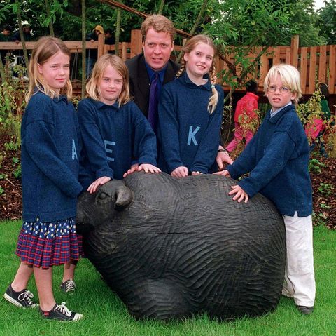 Charles Spencer im Jahr 2000 mit seinen Kindern aus erster Ehe, Amelia Spencer, Eliza Spencer, Kitty Spencer und Louis Spencer 