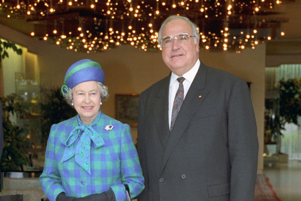 Queen Elizabeth und Helmut Kohl in Bonn im Jahr 1992