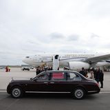 Die Limousine steht am Flughafen für das britische Königspaar bereit. 