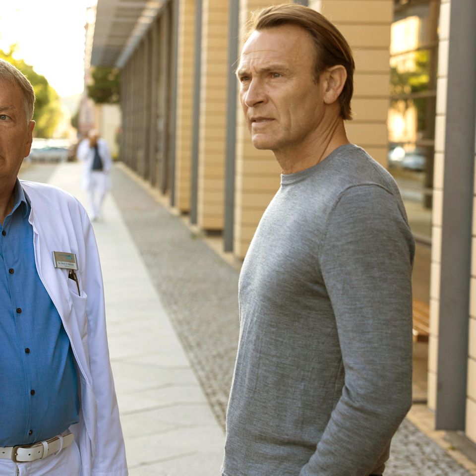 "In aller Freundschaft"-Darsteller Bernhard Bettermann (rechts)