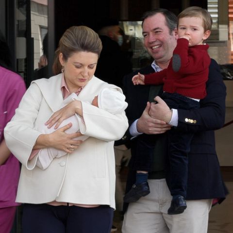 Stéphanie und Guillaume von Luxemburg mit Prinz Charles und Baby François