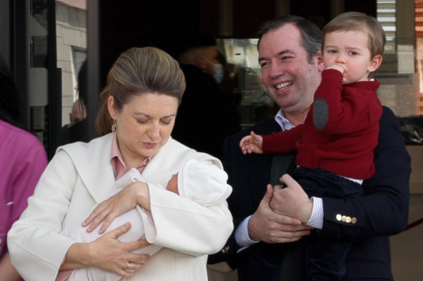 Stéphanie und Guillaume von Luxemburg mit Prinz Charles und Baby François
