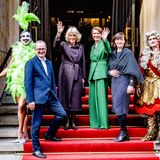 Ein Termin jagt den nächsten: Königsgemahlin Camilla zusammen mit Elke Büdenbender, Susanne Moser und Philip Bröking beim Besuch der Komischen Oper. 