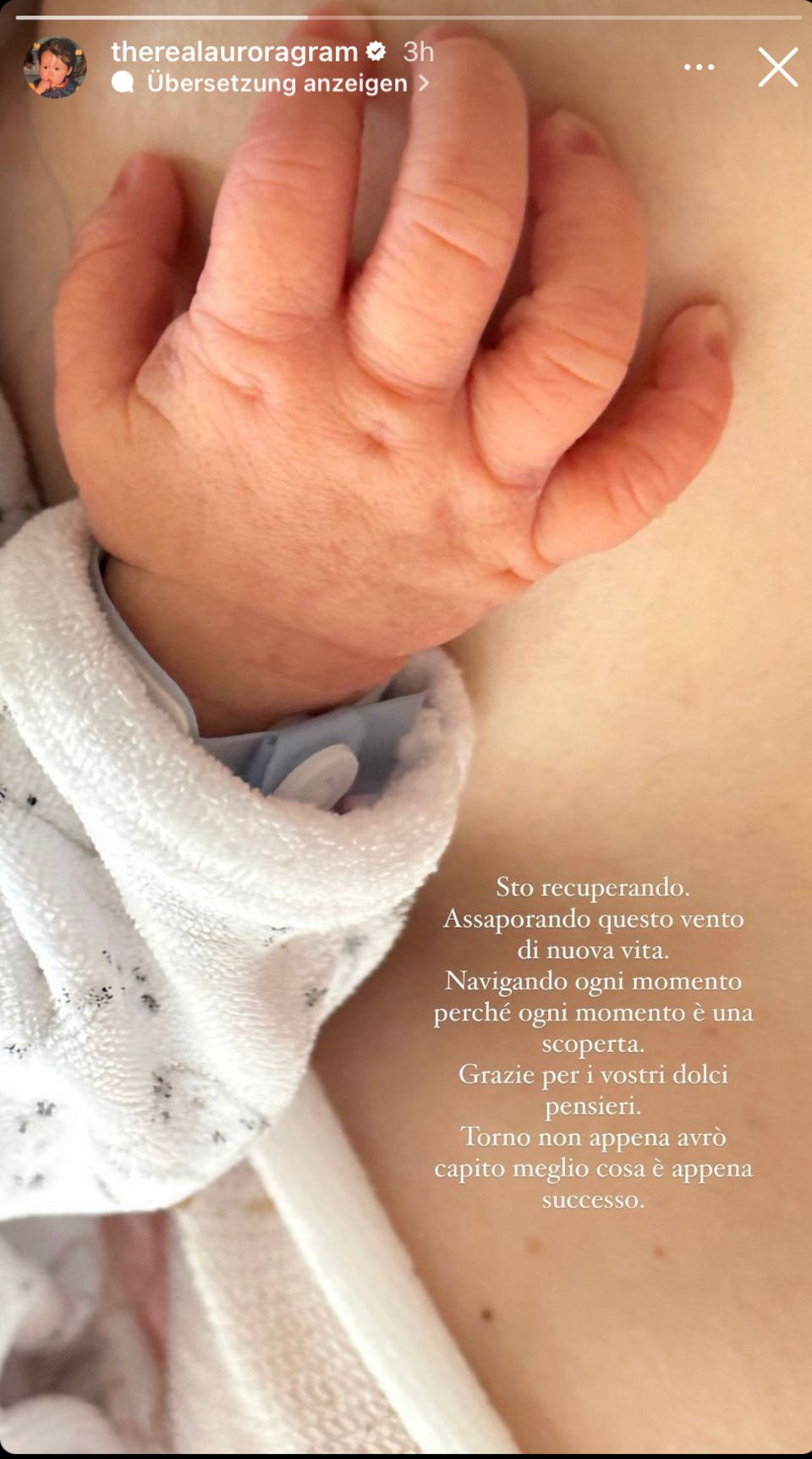 Aurora Ramazzotti: Zauberhafter Fotogruß aus dem Wochenbett! Baby Cesare rührt sie zu Tränen