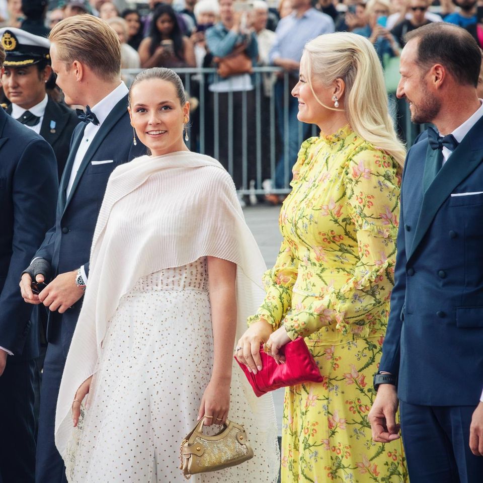 Prinzessin Ingrid Alexandra mit ihren Brüdern Prinz Sverre Magnus und Marius Borg Høiby sowie ihren Eltern Prinzessin Mette-Marit und Prinz Haakon