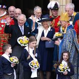 6. April 2023   Anlässlich zum Gründonnerstag nehmen König Charles und Königin Camilla am diesjährigen "Royal Maundy Service" im York Minster in York teil. Fröhlich winken sie vor der Kirche den anwesenden Zaungästen zu. 