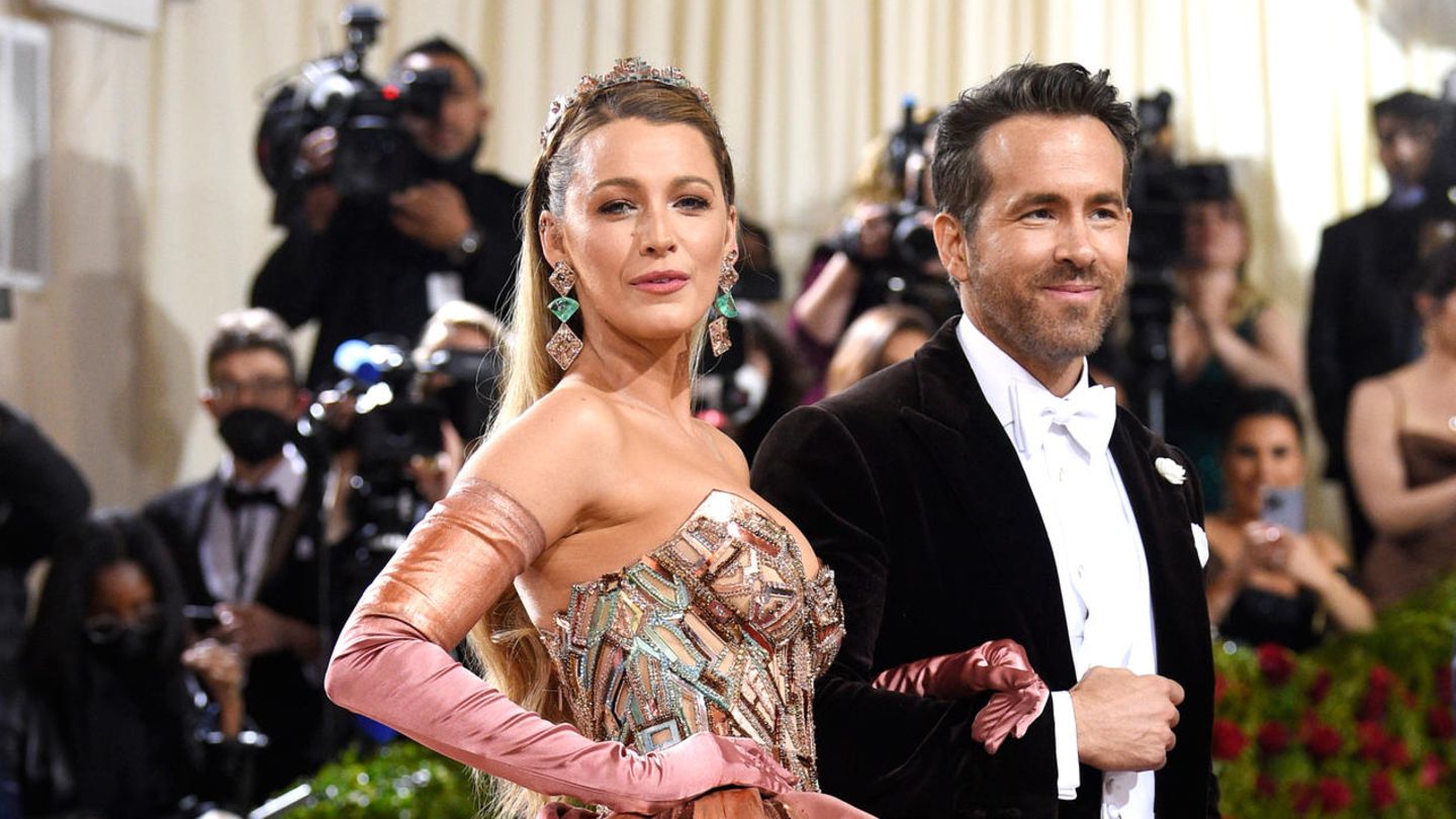 Blake Lively Thats Why Shes Mad At Husband Ryan Reynolds Archyde 