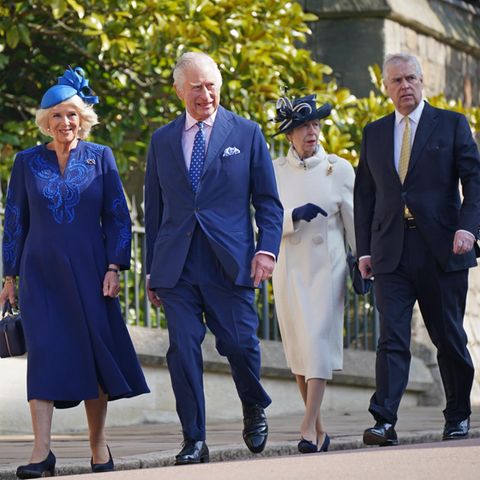 Königin Camilla, König Charles, Prinzessin Anne und Prinz Andrew auf dem Weg zum Ostergottesdienst