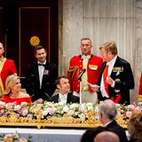 König Willem-Alexander hält eine Rede, in der er den französischen Präsidenten und seine Frau offiziell willkommen heißt.