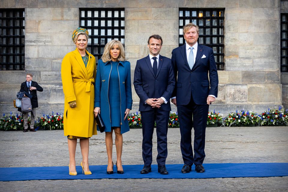 Am Morgen des 11. April werden Brigitte und Emmanuel Macron in Amsterdam von Königin Máxima und König Willem-Alexander empfangen.