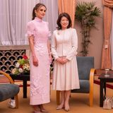 Für Königin Rania stehen am ersten Tag ihrer Japanreise einige Termine auf dem Programm. Hier sehen wir die jordanische Royal bei ihrem Treffen mit Yuko Kishida, der Ehefrau des japanischen Premierministers Fumio Kishida. 