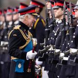 14. April 2023  König Charles inspiziert die 200. Sovereign's Parade der Royal Military Academy Sandhurst und überreicht in diesem Zuge auch die neuen Fahnen und das Banner. Mit von der Partie sind aber auch drei andere Royals ...