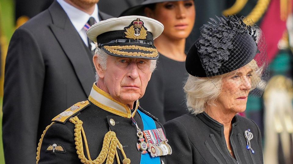 König Charles: Prinz Harry Reist Nach Krebsdiagnose An – Ohne Meghan ...