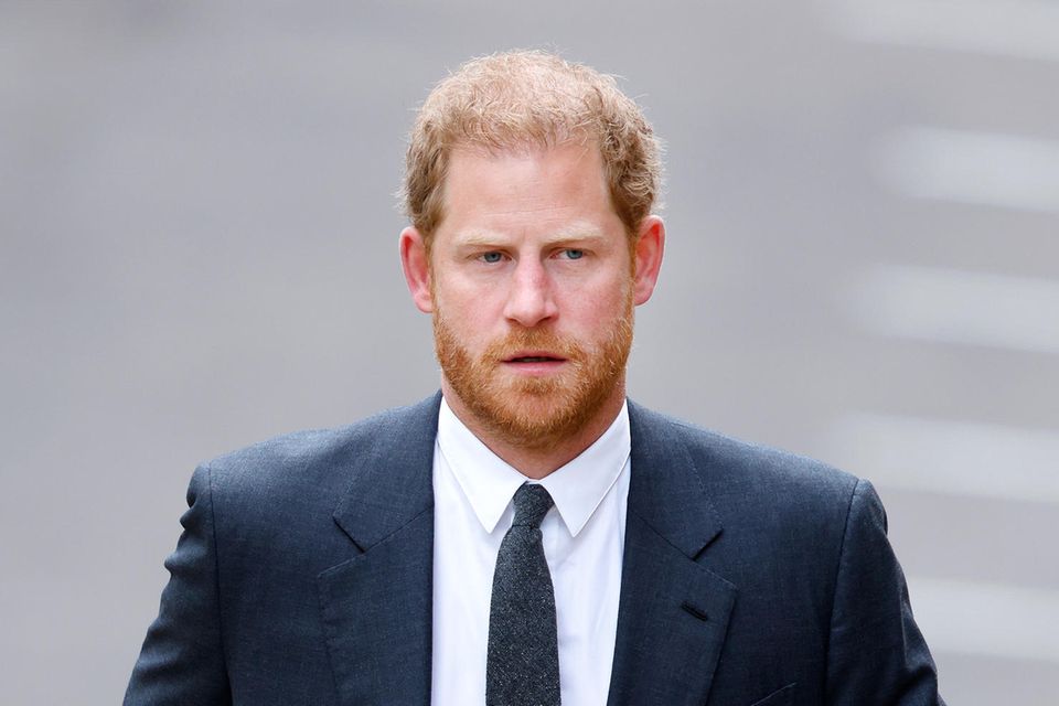 König Charles Muss Harry bei der Krönung