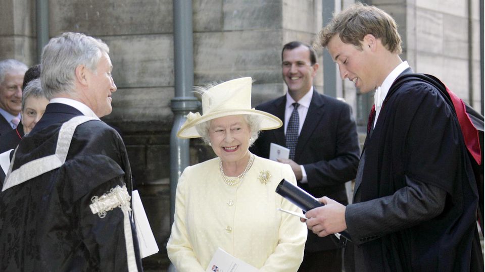 Prinz William: Berührende Aufnahmen zeigen stolze Queen Elizabeth