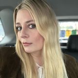 Denn aus dem brünett wurde kurzerhand blond, wie Mischa Barton mit einem Selfie auf Instagram offenbart. Der Look erinnert Fans stark an den Seriencharakter Marissa Cooper, den die Schauspielerin bei der Kult-Serie O.C. California verkörperte. Grund für die Typverwandlung ist erneut die Schauspielerei. Der Serienstar ergatterte eine Rolle in dem Reboot von "Neighbours". 