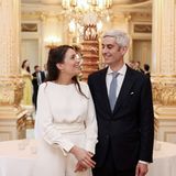 Nun kann aber der Empfang wirklich losgehen, auch wenn Prinzessin Alexandra und ihr Nicolas nur Augen füreinander haben.